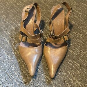 Gorgeous Dries Van Noten pointy toe sling backs. Fabulous go with anything tan.